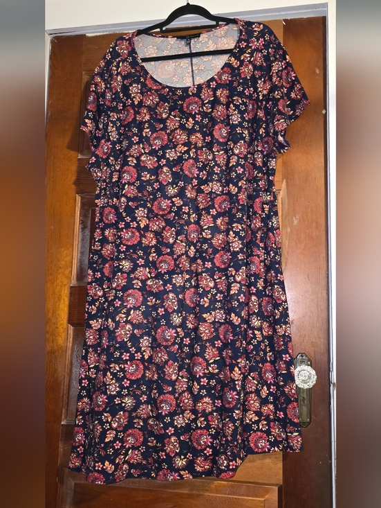 Fred David Dresses & Skirts - Fred David Navy Midi Dress with Red Floral Print